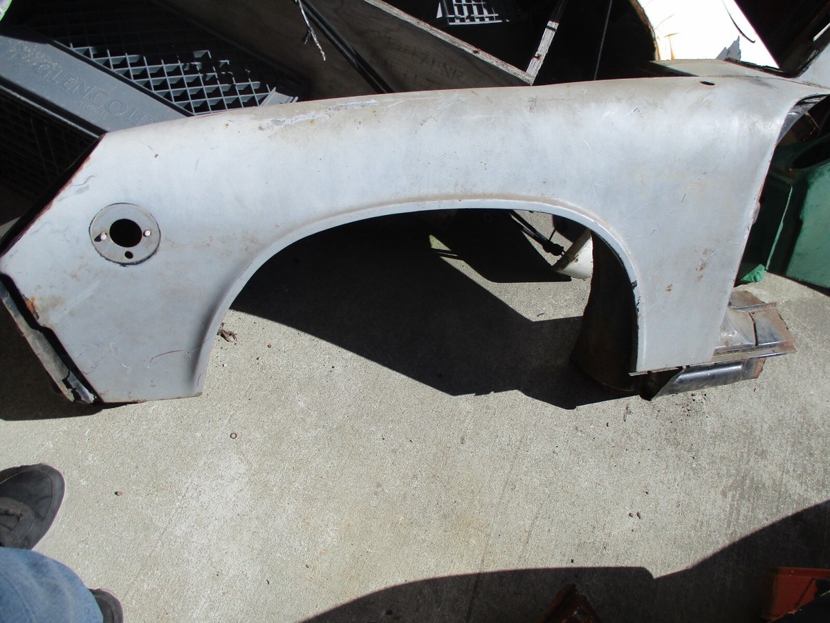 PORSCHE 914 FRONT LEFT DRIVERS FENDER ASSEMBLY FULL CUT OUT