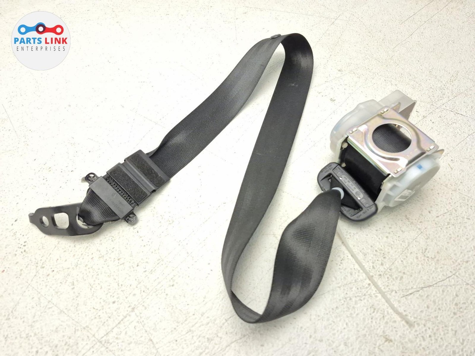 2016-20 BENTLEY BENTAYGA REAR SEAT BELT MIDDLE SEATBELT RETRACTOR 2ND ROW 636