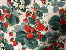 4 Yards Vintage "Fruit Market" STRAWBERRIES Hoffman California Fabrics 44"