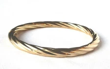 UnoAerre Italy Solid 14k Gold Oval Hinged Twist Bangle Bracelet 5.6mm 11.8gr