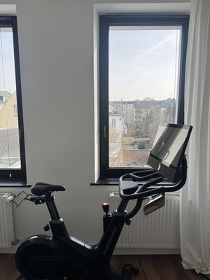 1 x Sportstech Speedbike sBike, 21,5'' Touch-Display, LED-Feedback, Kurse