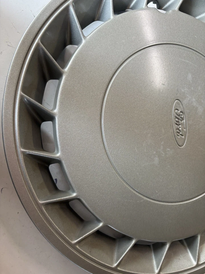 Ford Mustang 1991-1994/Escort # 889/882 tapacubos cubierta de rueda de 14" F1ZZ1130B Foto 4 de 4