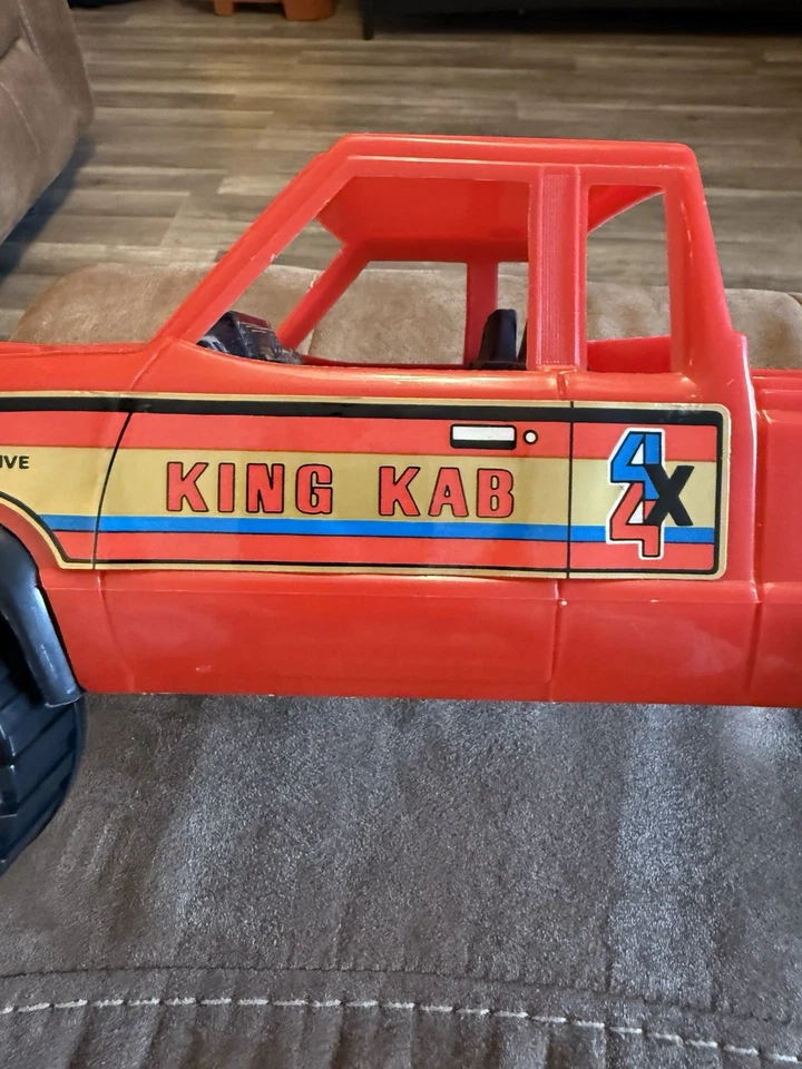 Vintage Strombecker Nissan King Kab 4x4 Pick Up Truck Made N USA Red 17" Plastic - Image 3 of 4