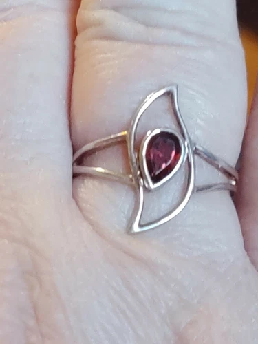 925 Silver - Vintage Antique Finish Garnet Tear Drop Ring 1.9g - Sz 8