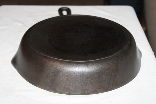 Martin Stove & Range #8 Cast Iron Skillet Hamburger Logo w/ Heat Ring - Picture 12 of 24