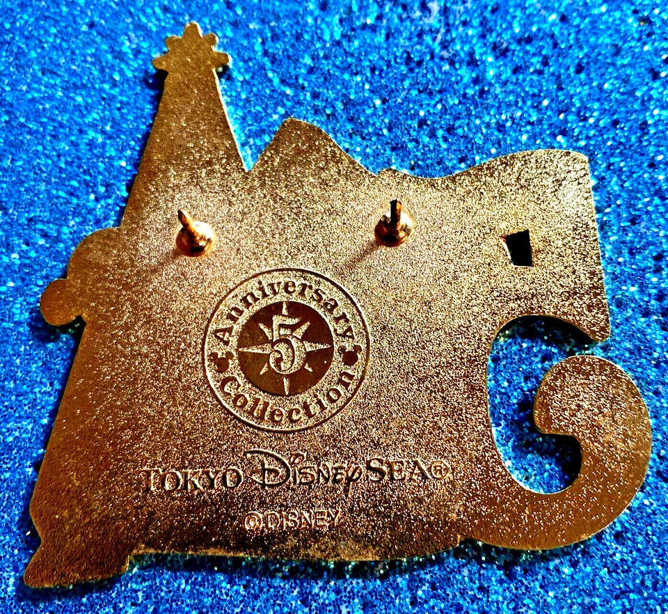 DISNEY TOKYO 2006 TDR HARBORSIDE CHRISTMAS 5TH ANNIVERSARY CHIP & DALE VHTF PIN - Image 2 of 3