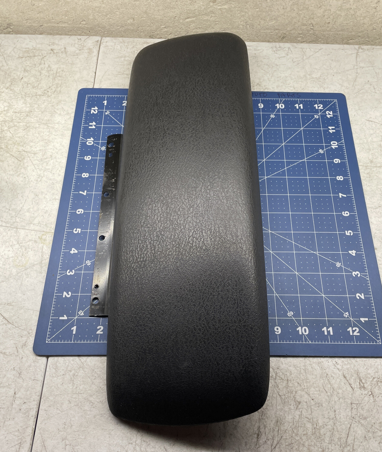 20012007 Dodge Dakota Center Console Lid Armrest Arm Rest Black Used