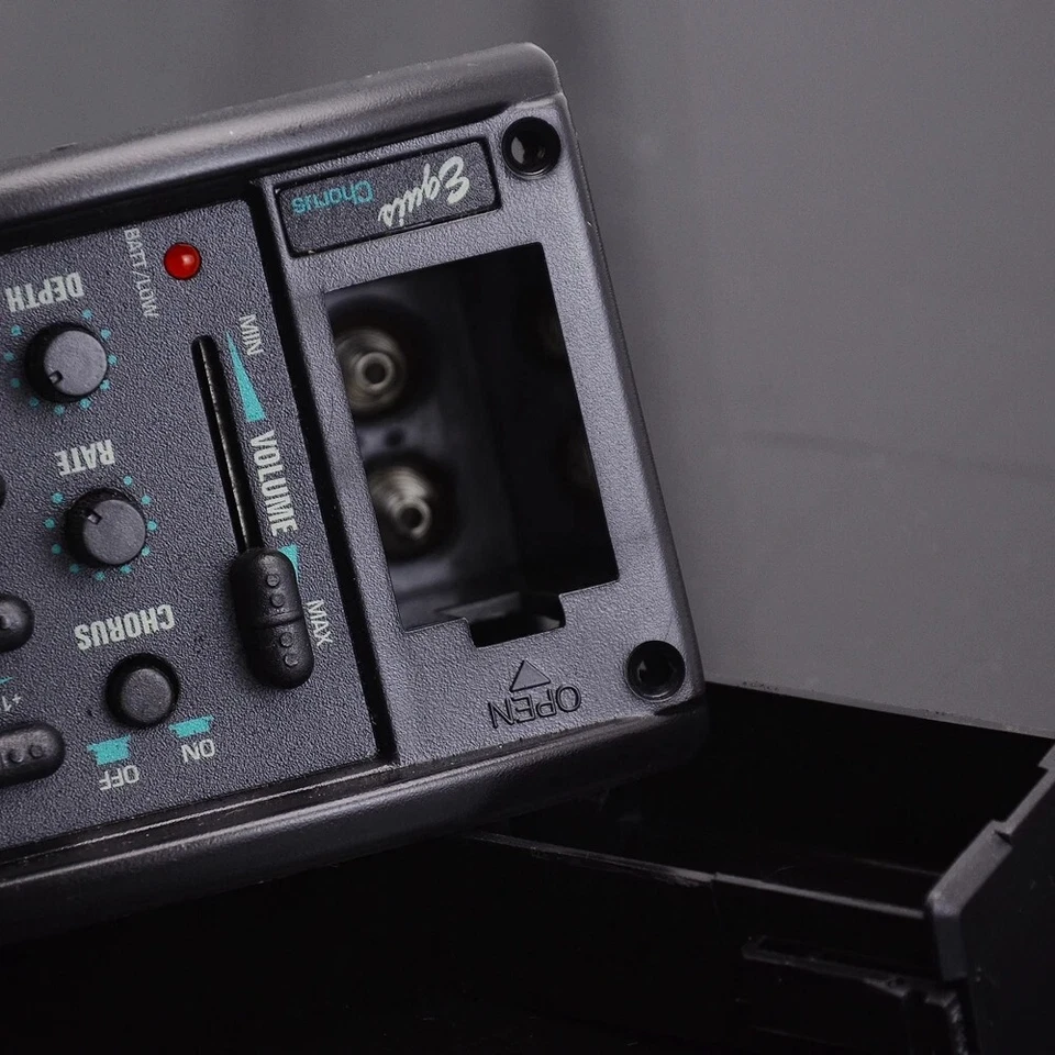 Preamplificador ecualizador de guitarra acústica Washburn pastilla ancha Foto 2 de 4