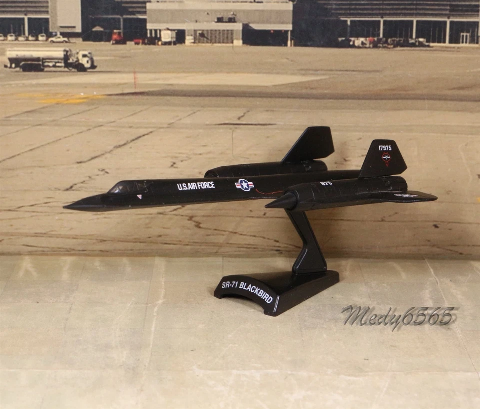 Model Power US Air Force (17975) SR-71 Blackbird Scale1/200 - Image 4 of 4