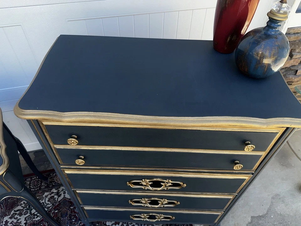 Cajonera Provincial Francesa Azul y Dorado / Cómoda Alta / Almacenamiento de Ropa Foto 2 de 4