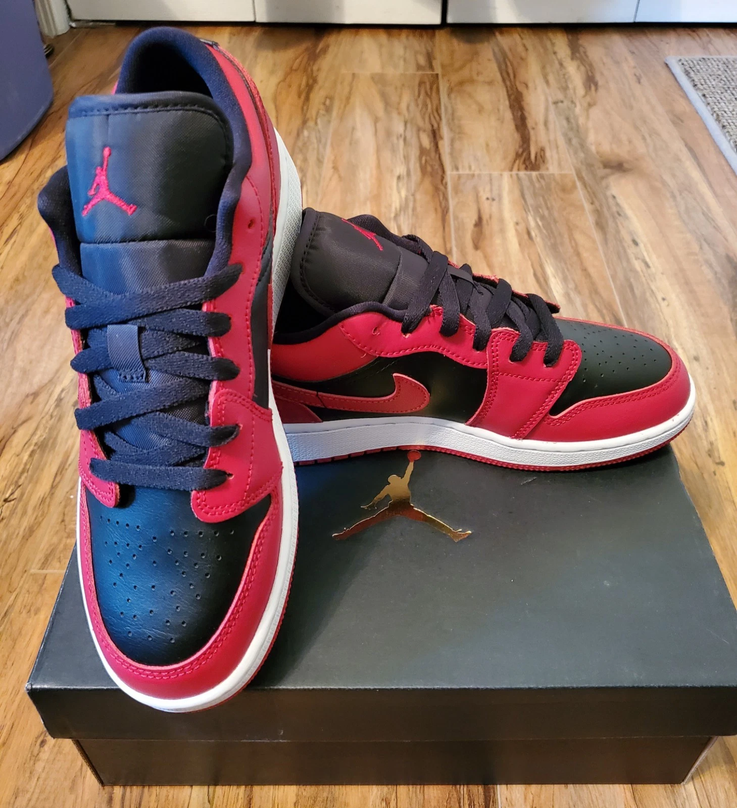 Scarpa Nike Air Jordan 1 Low Reverse Bred GS taglia 7 anni nuova con scatola
