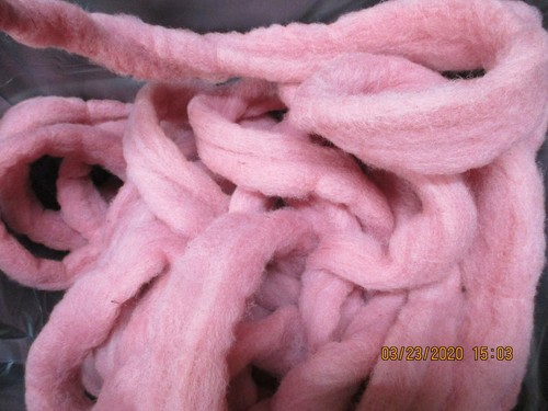 Very light Burgundy Washed Texel Wool Roving - Free Shipping - Picture 4 of 7