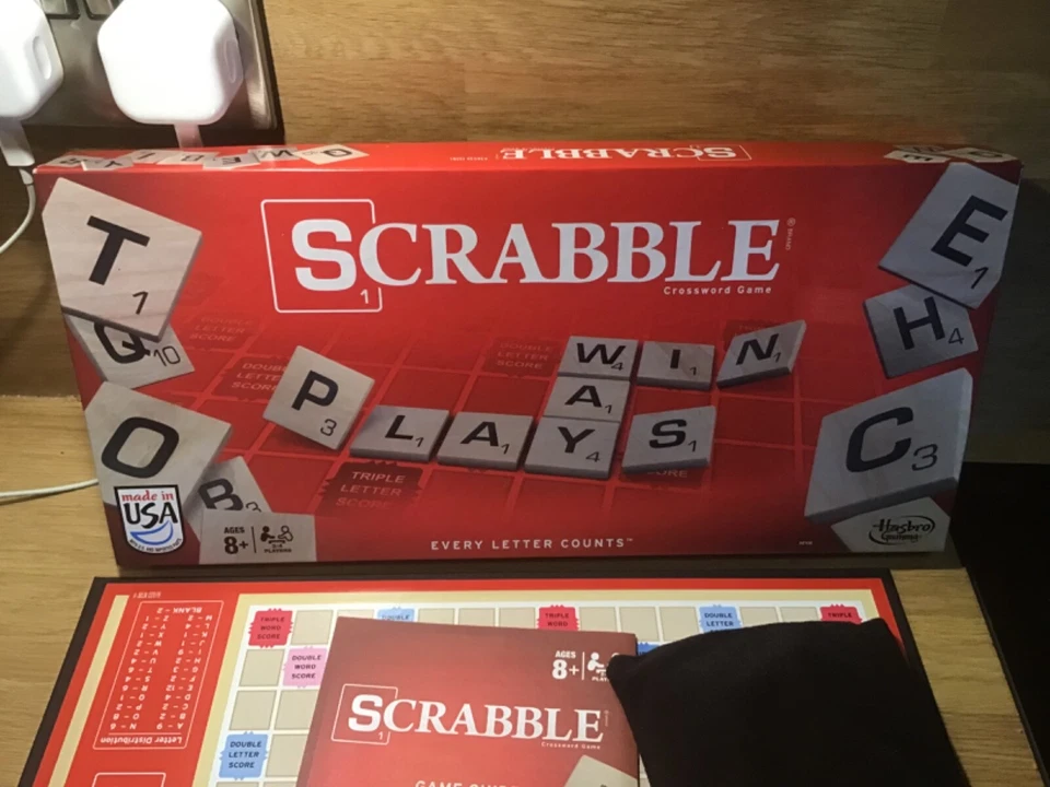 Hasbro A8166 scrabble crossword game  Board Game - Boxed - Image 2 of 4