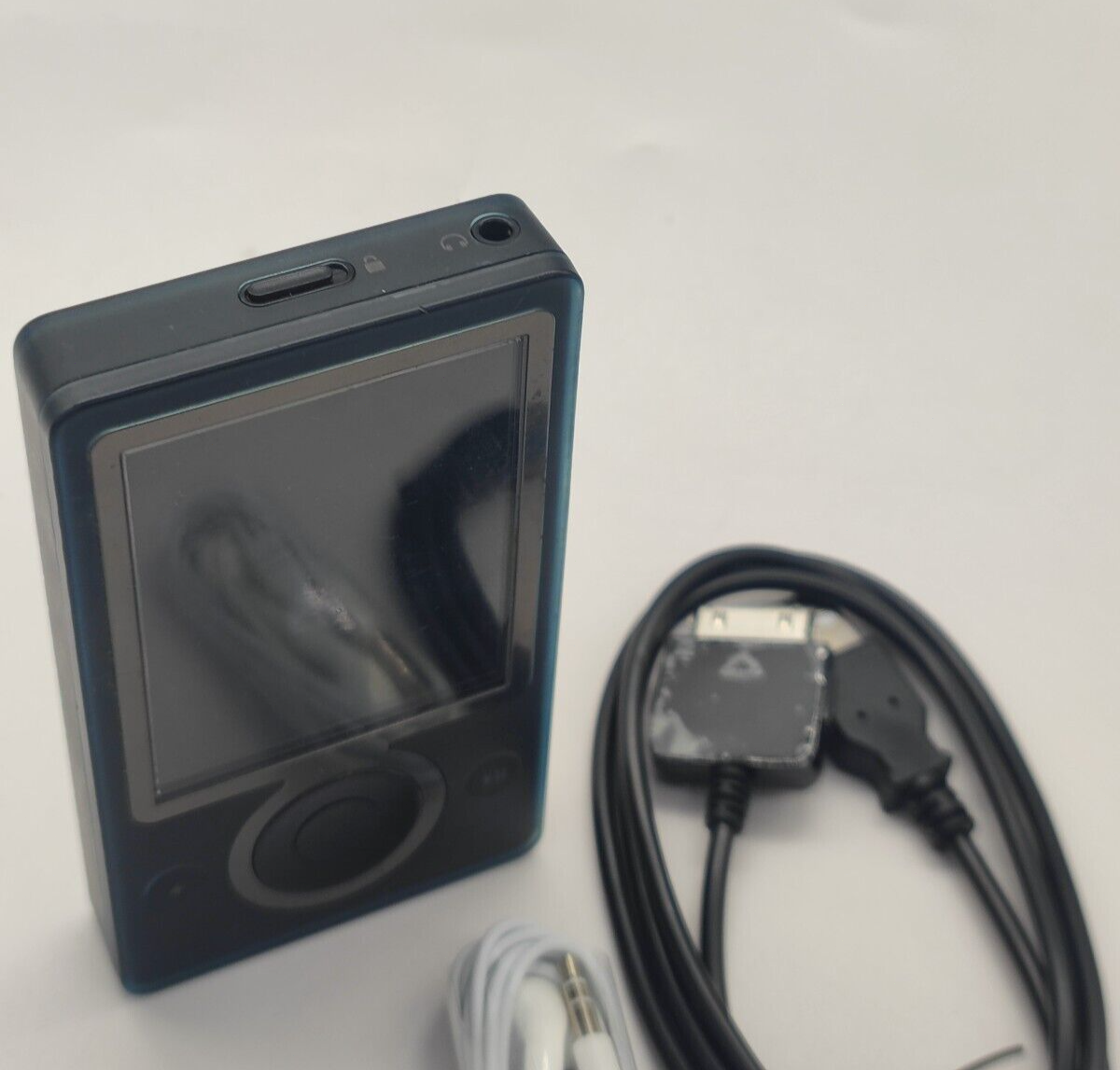 Microsoft Zune 30 GB White WiFi FM Radio AAC WMA MP3 Digital Playernew