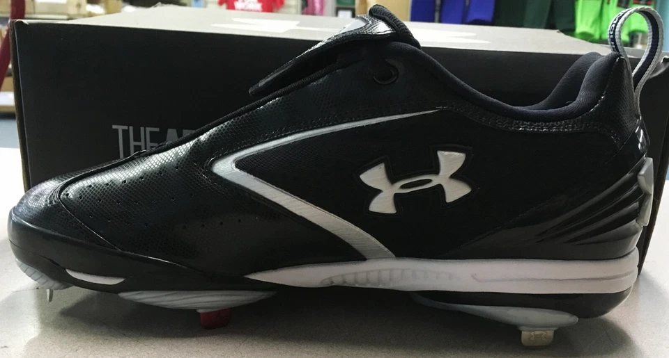 Botines de béisbol Under Armour Metal Bomber bajos para hombre, 1097002-001 ¡NUEVOS! Foto 2 de 3