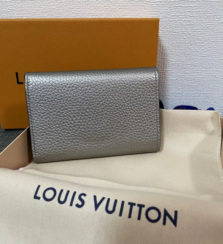 Women's Capucines Compact Wallet, LOUIS VUITTON
