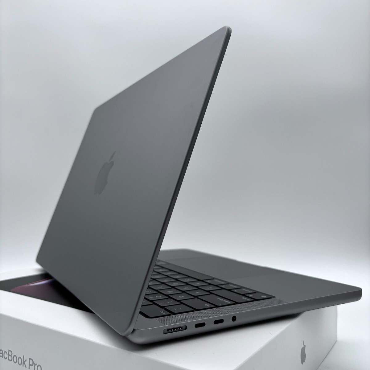 NEW OPEN BOX - MACBOOK PRO 14 INCH M1 PRO - 8TB SSD - 16GB NEW OPEN BOX - MACBOOK PRO 14 INCH M1 PRO - 8TB SSD - 16GB