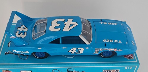 RICHARD PETTY 1/24 #43 1970 PLYMOUTH SUPERBIRD #96 OF 1,002 - Picture 8 of 11