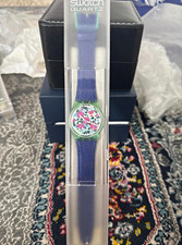Swatch Damen Quarz Analog Armbanduhr Lederband blau Gehäuse grün Blumen