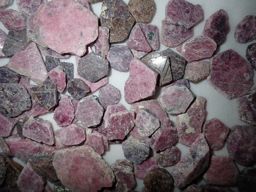 Natural Ruby Rough Stone Slab 1 to 18 g Pieces from Tanzania 70 gram Lot - Imagen 2 de 12