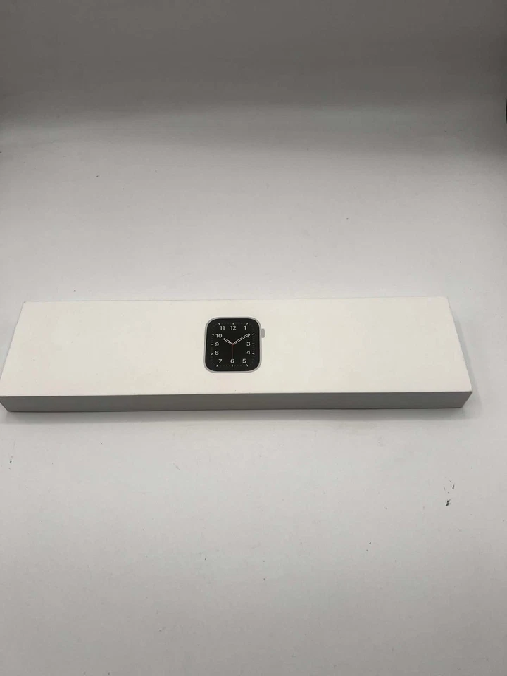 Apple Watch SE GPS 40mm Aluminium OS LOCKED - Photo 1/4
