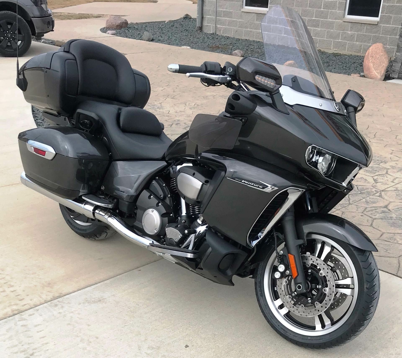 2018 Yamaha Star Venture  2018 Yamaha Star Venture Granite Gray