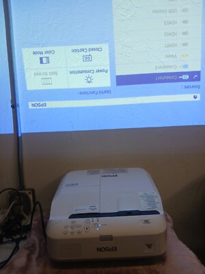 Tested & working! Epson PowerLite 680 - Model: h746a projector