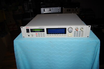 Akai S2800i