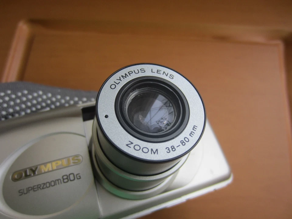 Cámara fotográfica Olympus Superzoom 80G 35 mm apuntar y disparar plateada probada Foto 4 de 4