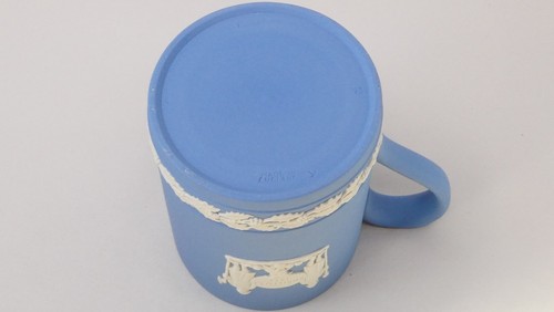 Wedgwood Jasperware Christmas 1973 Tower Of London Mug Tankard Blue White - Picture 7 of 8
