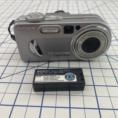 Sony Digital Camera Cybershot DSC-P10 5.0MP Silver & Battery