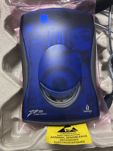 IOMEGA ZIP 250 USB EXTERNAL DISK DRIVE IN ORIGINAL BOX WITH MANUAL - Photo 2/5