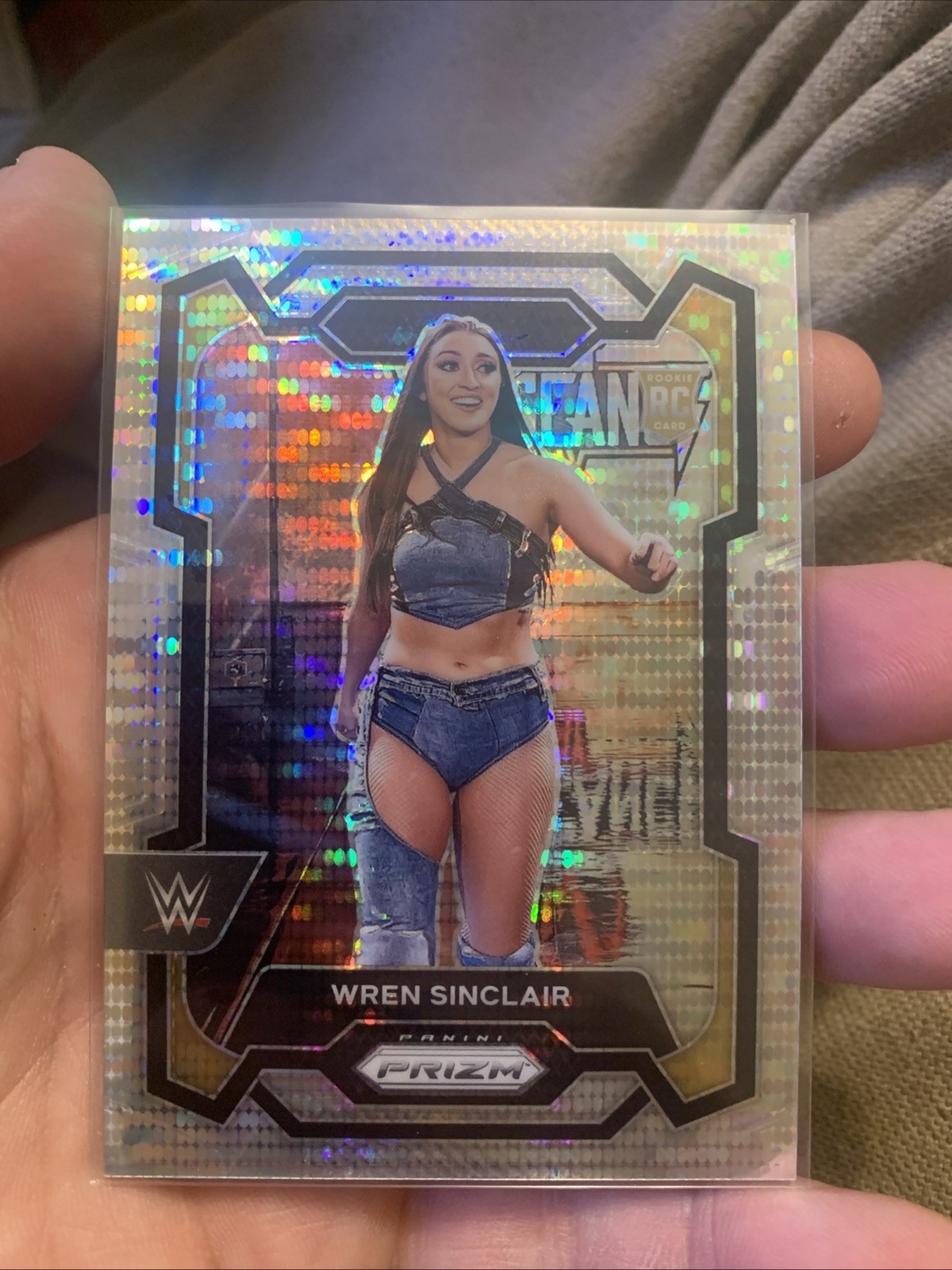 2024 Panini Prizm WWE - Wren Sinclair #195 Pulsar Prizm /499 (RC)