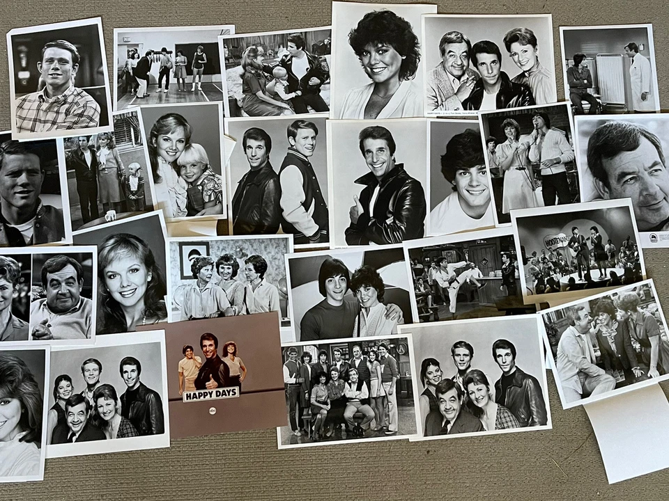 Happy Days 1970s Original ABC TV Press Kit. LOT Of  47 Cast Photos, Title w Info - Image 2 of 4