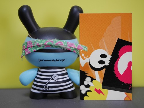 Kidrobot 3"Dunny 2006 Series 3 Mishka Bank Robber Vinyl Figure MIB - Picture 2 of 3