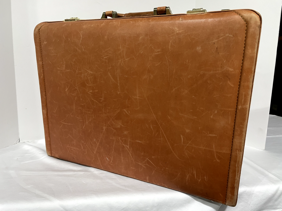 ナチュラルレザー　briefcase s-l1200.png