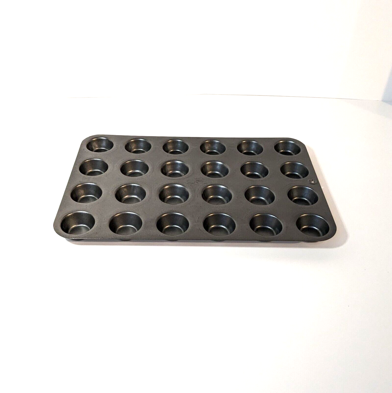 The Pampered Chef Deluxe Mini Muffin Pan, 24 Hole Mini Muffin Tart
