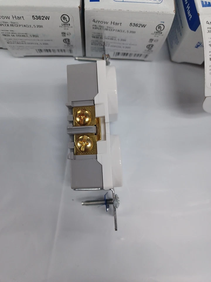 8 EATON COOPER WIRING 5362W HEAVY DUTY INDUSTRIAL SPECIFICATION GRADE DUPLEX... - Image 3 of 4