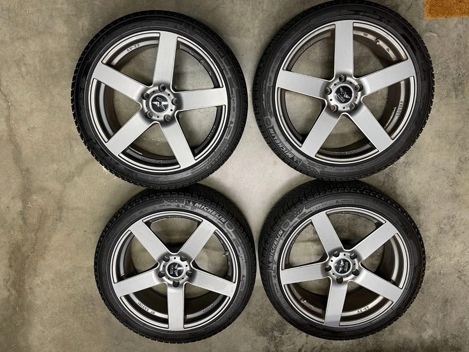 Juego de ruedas Snow 19" con neumático Michelin X-Ice y llanta Avarus by Savini (4x) Foto 2 de 4