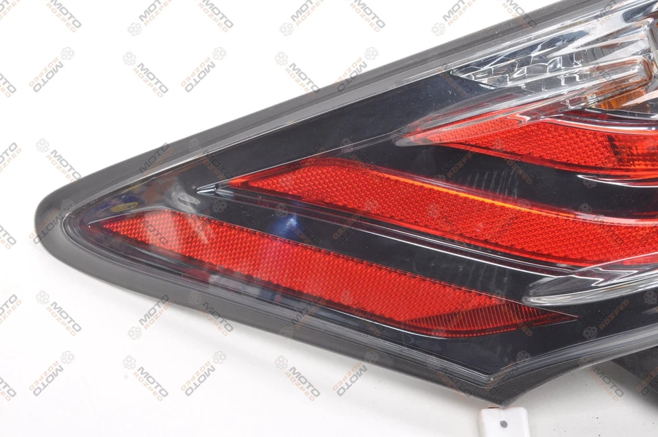 LEXUS CT 200H Luce Posteriore Sinistra - Immagine 2 di 4