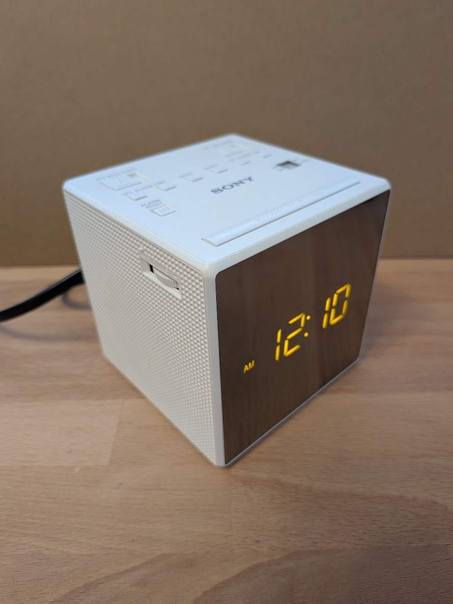 Sony Cube Digital Alarm Clock Radio White Model ICF C1T AM/FM Tested