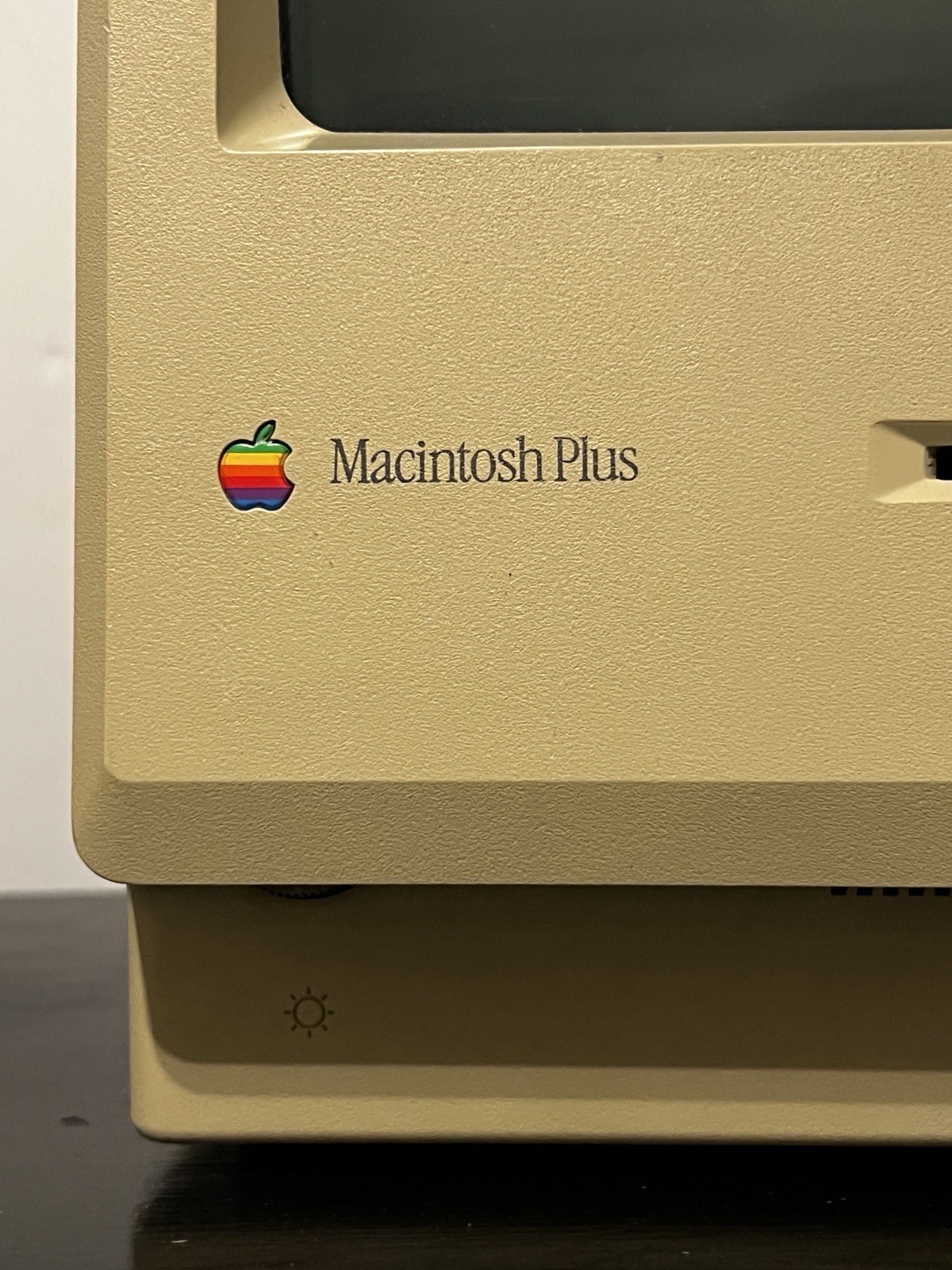 Vintage Macintosh Plus 1MB Apple Computer Model M0001A Working with ...
