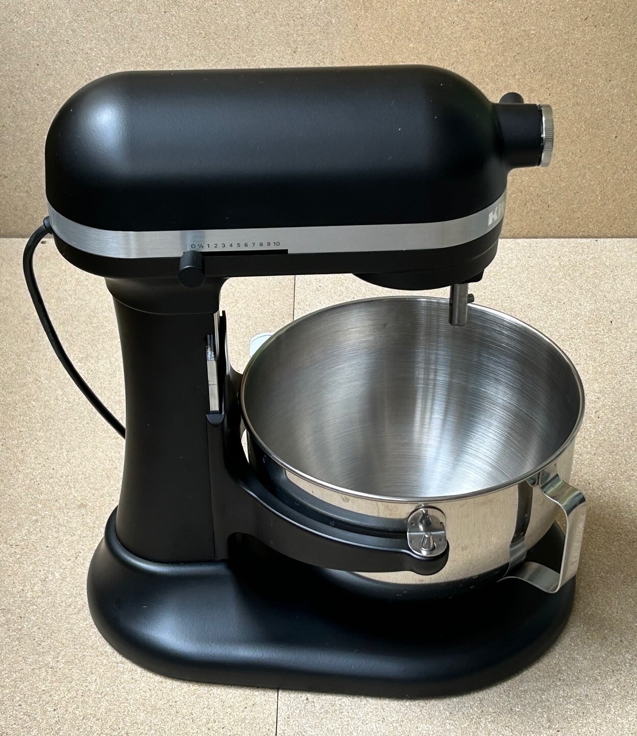 KitchenAid 5.5QT Bowl-Lift Stand Mixer 11-Speed Black with Bowl & Attachments-image