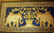 ARAZZO BIRMANO-TAILANDESE SHWE GYI DO: ELEFANTI E ALBERO DELLA VITA.