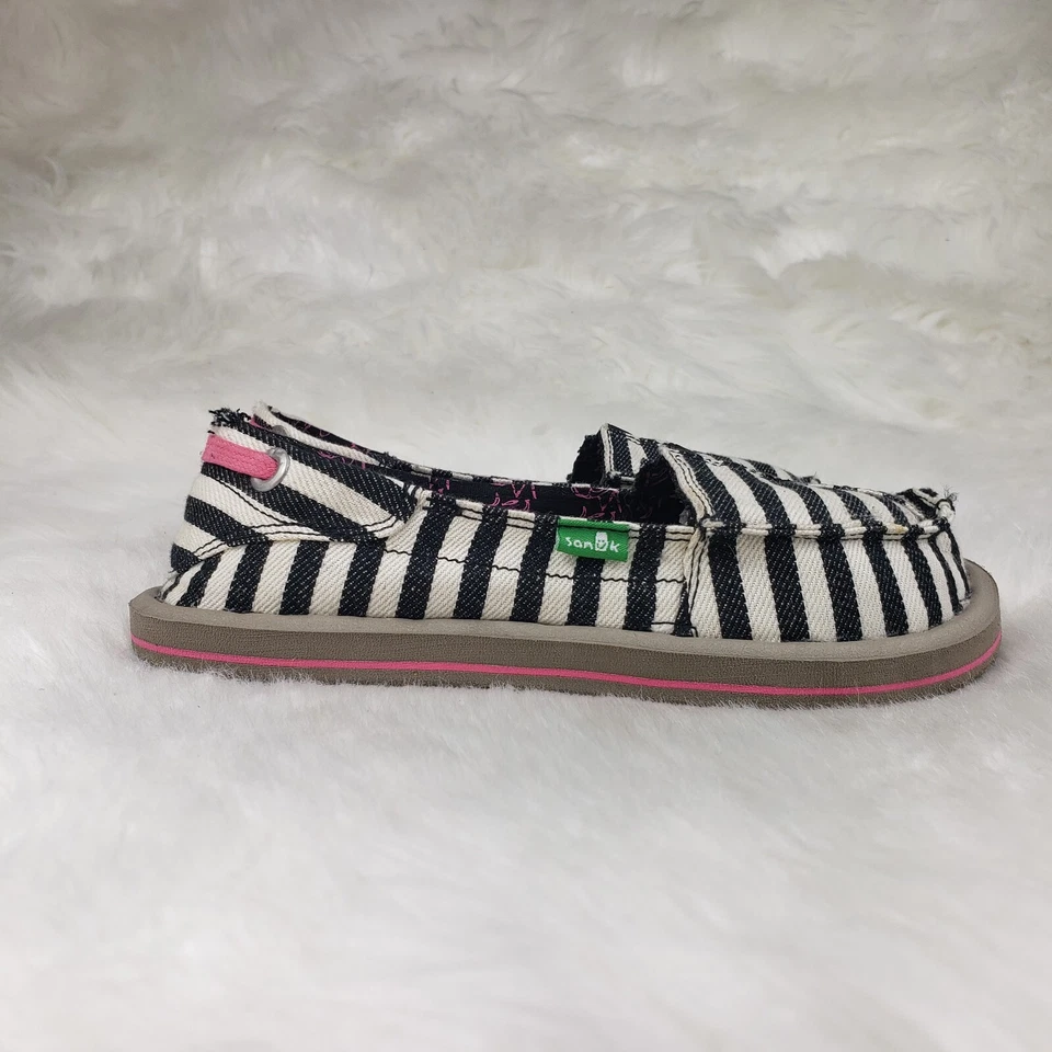 SANUK Black White Striped Pink Slip On Casual Comfort Shoes Youth Size US 2 Foto 2 de 4
