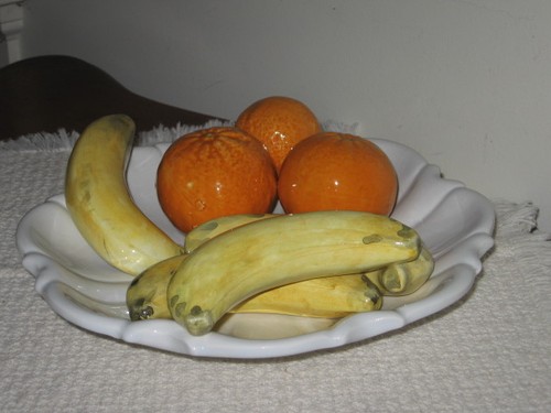 Plato vintage de escultura de pared de mayólica o centro de pieza con naranjas plátanos 10" Italia - Imagen 4 de 9