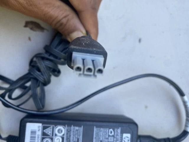 Genuine  Compaq ADP-60DB Laptop AC Power Adapter, Output 19V DC 3.16A - Image 4 of 4