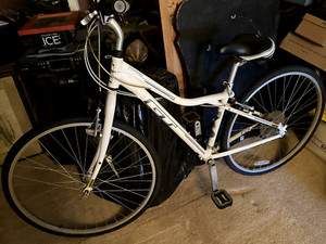 GT Nomad 3.0  aluminum bike, good condition, cosmetics good 21 speeds L.A,CA p/u