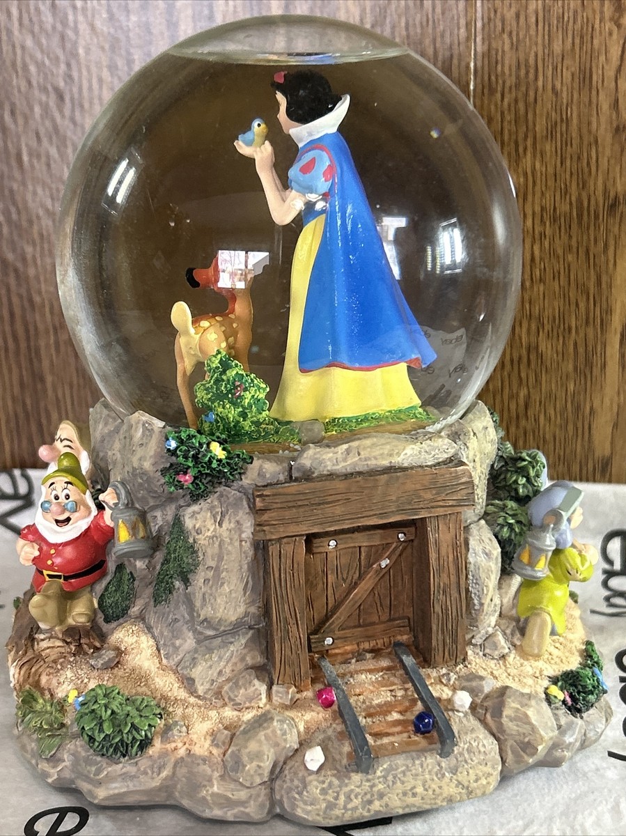 Hallmark Disney Snow White and the Seven Dwarfs Snow Globe Music