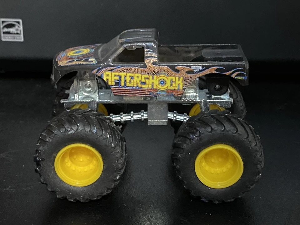 Hot Wheels Monster Jam 2015 Aftershock X-Rays 1: 64 比例压铸散装二手 — 第 3/4 张图片